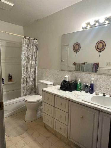 4933 59 Avenue, High Prairie, AB - Indoor Photo Showing Bathroom