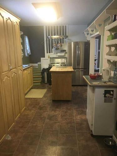 903 6Th Avenue, Beaverlodge, AB - Indoor Photo Showing Kitchen