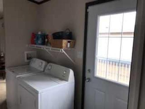 4722 49 Street, Berwyn, AB - Indoor Photo Showing Laundry Room