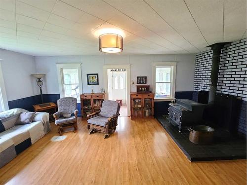 850070 743 Highway, Rural Northern Lights, County Of, AB - Indoor Photo Showing Living Room