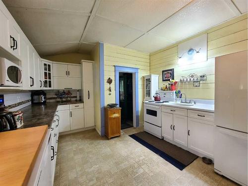 850070 743 Highway, Rural Northern Lights, County Of, AB - Indoor Photo Showing Kitchen