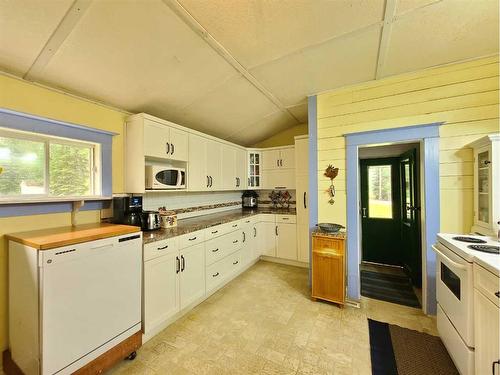 850070 743 Highway, Rural Northern Lights, County Of, AB - Indoor Photo Showing Kitchen