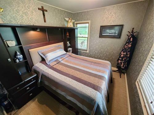 850070 743 Highway, Rural Northern Lights, County Of, AB - Indoor Photo Showing Bedroom