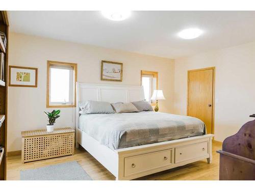 740063 Rge Rd 44, Rural Grande Prairie No. 1, County Of, AB - Indoor Photo Showing Bedroom