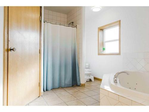 740063 Rge Rd 44, Rural Grande Prairie No. 1, County Of, AB - Indoor Photo Showing Bathroom