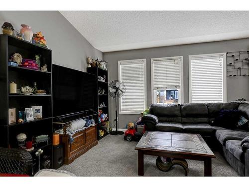 9073 131 Avenue, Grande Prairie, AB - Indoor Photo Showing Living Room