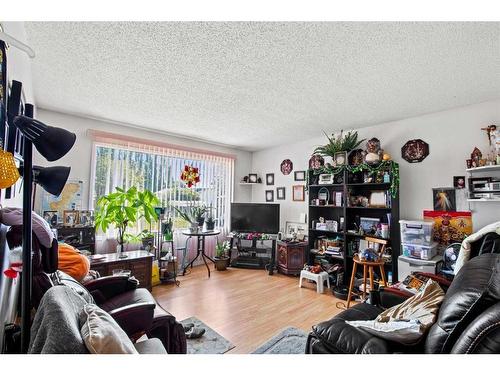 7306 99 Street, Grande Prairie, AB - Indoor Photo Showing Living Room