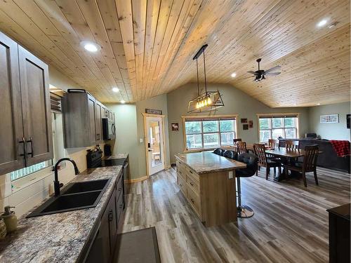 31-13414 Township Road 752A, Rural Big Lakes County, AB - Indoor Photo Showing Kitchen With Upgraded Kitchen