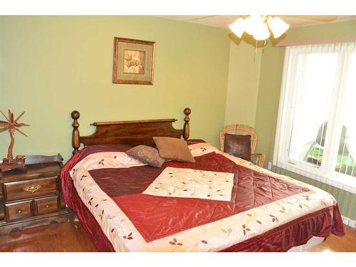 11201 67 Street, Peace River, AB - Indoor Photo Showing Bedroom