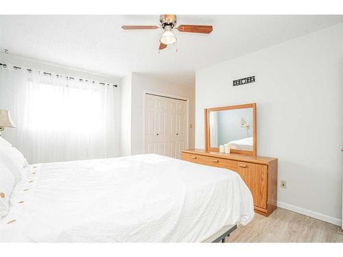 83442 Range Road 205, Rural Northern Sunrise County, AB - Indoor Photo Showing Bedroom