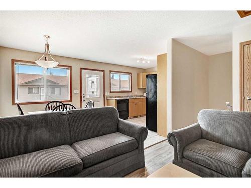 101-105, 201-205, 301-305-9225 93 Avenue, Grande Prairie, AB - Indoor Photo Showing Living Room