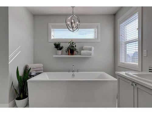 8645 121 Avenue, Grande Prairie, AB - Indoor Photo Showing Bathroom
