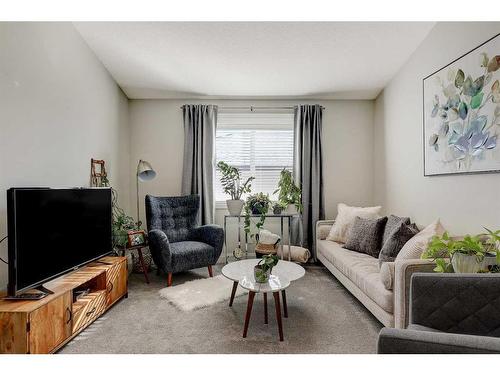 8645 121 Avenue, Grande Prairie, AB - Indoor Photo Showing Living Room