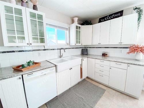 4607 53 Street, Rycroft, AB - Indoor Photo Showing Kitchen With Double Sink