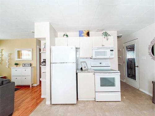 4607 53 Street, Rycroft, AB - Indoor Photo Showing Kitchen