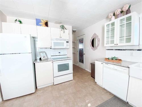 4607 53 Street, Rycroft, AB - Indoor Photo Showing Kitchen