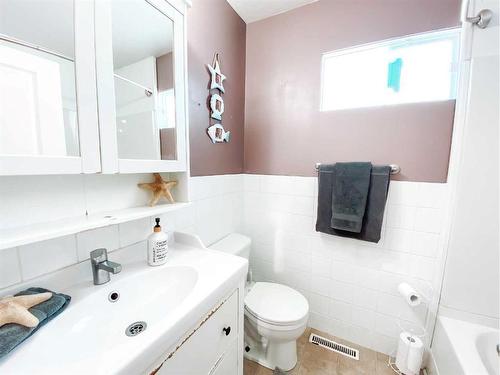 4607 53 Street, Rycroft, AB - Indoor Photo Showing Bathroom