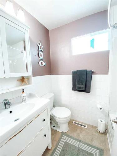 4607 53 Street, Rycroft, AB - Indoor Photo Showing Bathroom