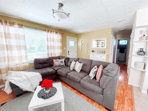 4607 53 Street, Rycroft, AB - Indoor Photo Showing Living Room