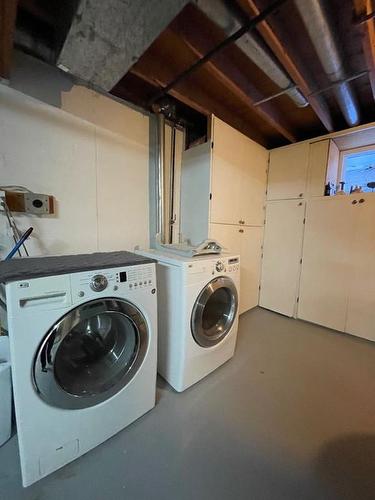 4724 51St Avenue, High Prairie, AB - Indoor Photo Showing Laundry Room