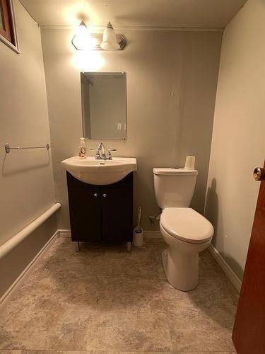 4721 55Th Avenue, High Prairie, AB - Indoor Photo Showing Bathroom