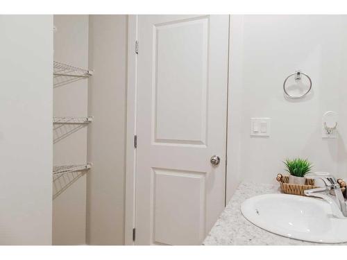 B-11205 95 Street, Clairmont, AB - Indoor Photo Showing Bathroom