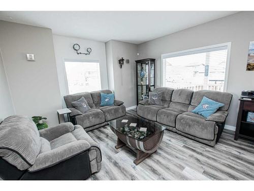 9455 Willow Drive, Grande Prairie, AB - Indoor Photo Showing Living Room