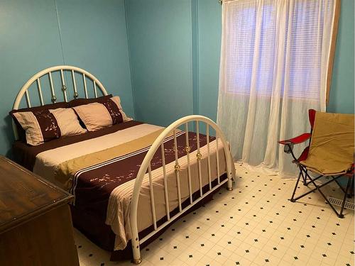4817 43A Avenue, Spirit River, AB - Indoor Photo Showing Bedroom