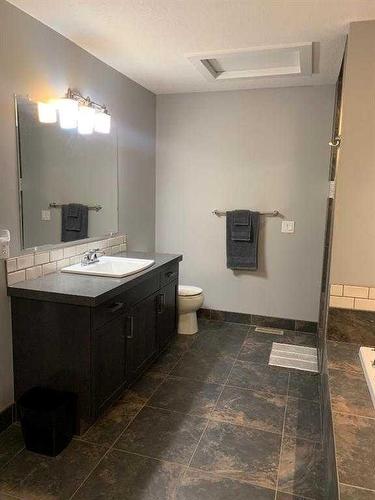 7125 115 Street, Grande Prairie, AB - Indoor Photo Showing Bathroom