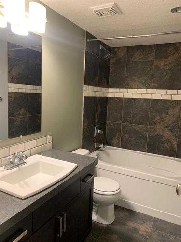 7125 115 Street, Grande Prairie, AB - Indoor Photo Showing Bathroom