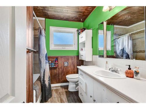 111031 Twp Rd 705 A, Beaverlodge, AB - Indoor Photo Showing Bathroom