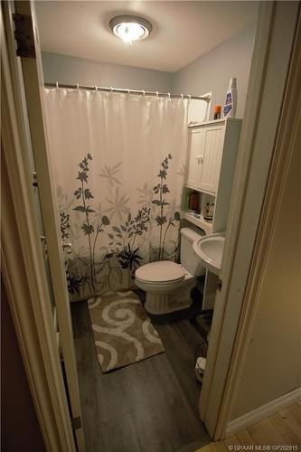 4928 58 Avenue, High Prairie, AB - Indoor Photo Showing Bathroom