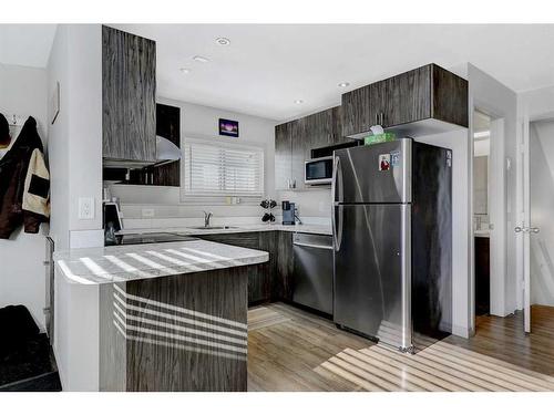 100 Pinnacle Boulevard, Grande Prairie, AB - Indoor Photo Showing Kitchen With Upgraded Kitchen
