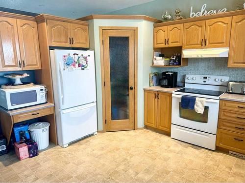104 Central Avenue Nw, Falher, AB - Indoor Photo Showing Kitchen