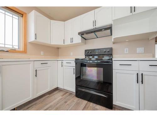 9121 111 Avenue, Grande Prairie, AB - Indoor Photo Showing Kitchen