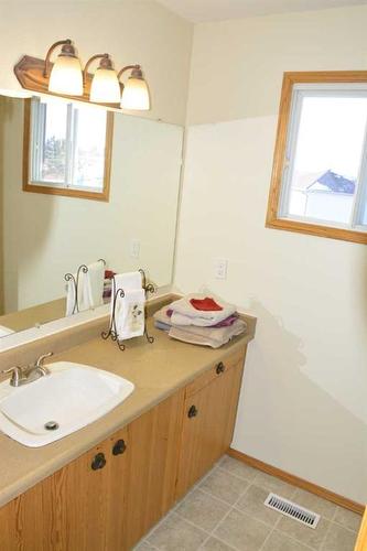 4429 54 Street, Grimshaw, AB - Indoor Photo Showing Bathroom