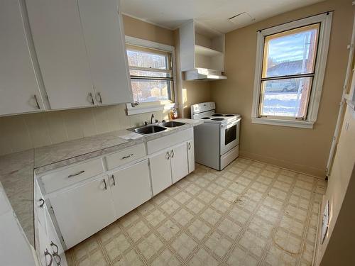 #4, 11019 99 Street, Peace River, AB - Indoor Photo Showing Laundry Room