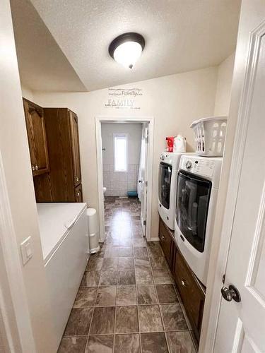 9934 110 Street, La Crete, AB - Indoor Photo Showing Laundry Room