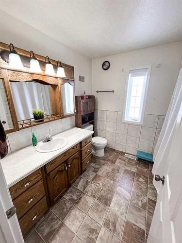 9934 110 Street, La Crete, AB - Indoor Photo Showing Bathroom