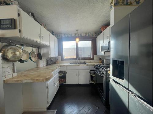 4805 O'Brien Drive, High Prairie, AB - Indoor Photo Showing Kitchen