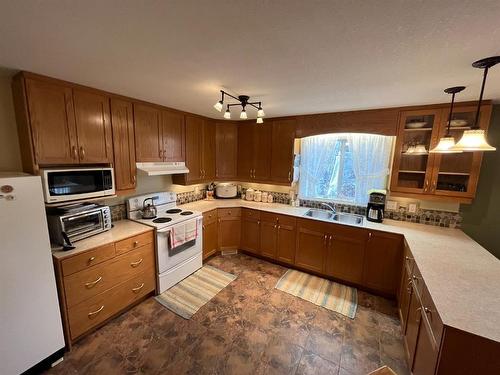 80211 Range Road 201, Rural Smoky River No. 130, M.D. Of, AB - Indoor Photo Showing Kitchen With Double Sink