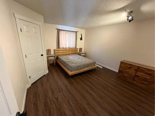 8206 105 Avenue, Peace River, AB - Indoor Photo Showing Bedroom
