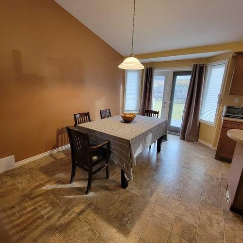 7013 99 Street, Peace River, AB - Indoor Photo Showing Dining Room