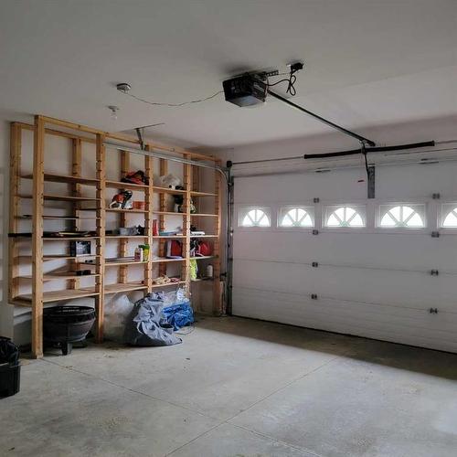 7013 99 Street, Peace River, AB - Indoor Photo Showing Garage