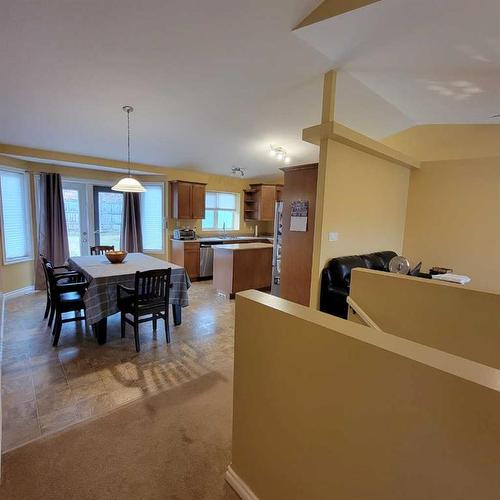 7013 99 Street, Peace River, AB - Indoor Photo Showing Dining Room