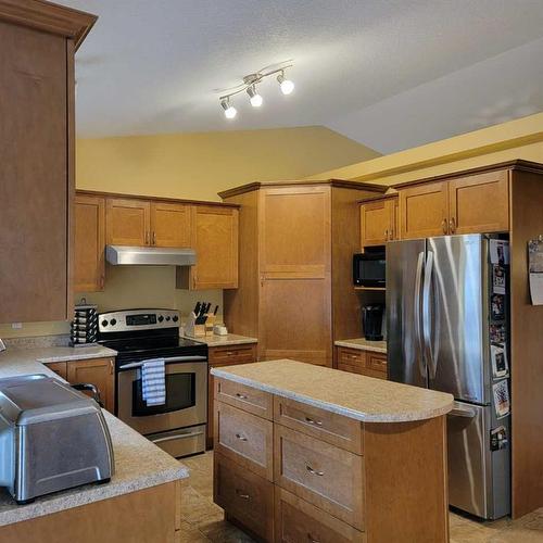 7013 99 Street, Peace River, AB - Indoor Photo Showing Kitchen