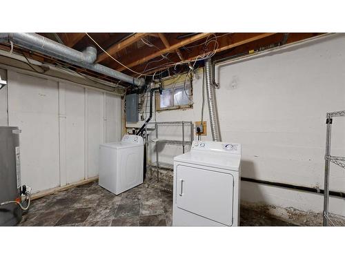 10409 96A Street, Grande Prairie, AB - Indoor Photo Showing Laundry Room