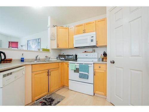 9429 129 Avenue, Grande Prairie, AB - Indoor Photo Showing Kitchen