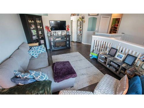 10621 119 Avenue, Grande Prairie, AB - Indoor Photo Showing Living Room