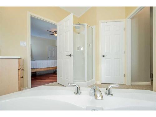 44-704029 64 Range, Rural Grande Prairie No. 1, County Of, AB - Indoor Photo Showing Bathroom